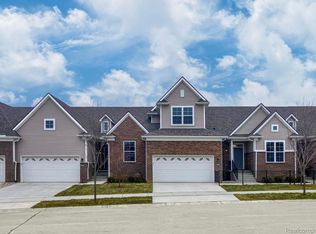 2246 Chase Dr #118, Howell, MI 48855