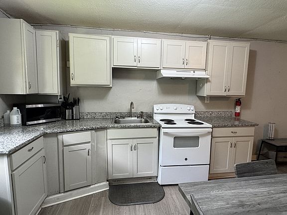 4th image of 612 31st Ave S APT 204