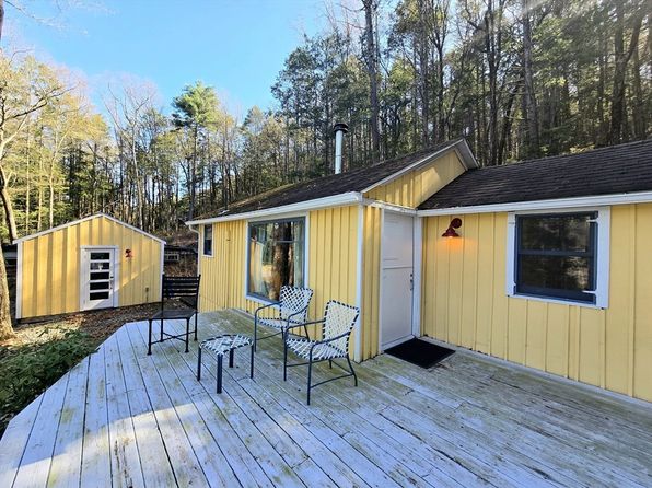 60 Camp Rd, Leverett, MA 01054