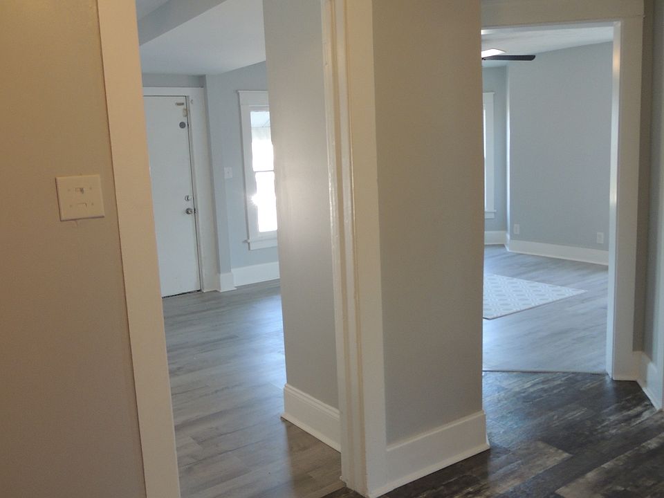 Apt B- High St- Web Pict- Hallway 3 - 1_10122025