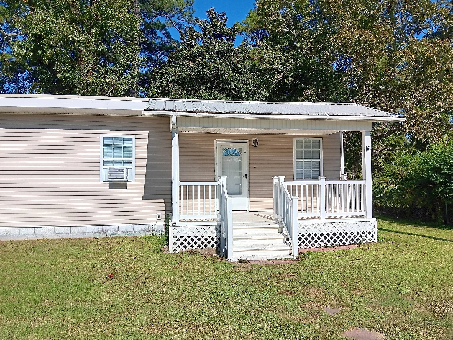 2 bed, 1.5 bath, $1,095 — Photo 1
