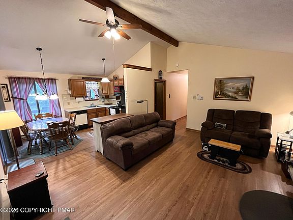 3rd image of 15 Dogwood Dr