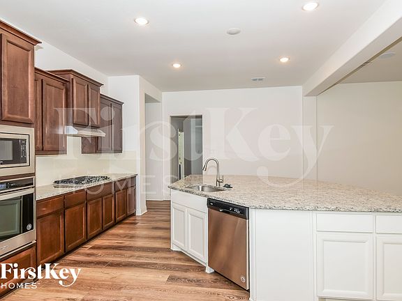 3rd image of 2811 Winchester Ave