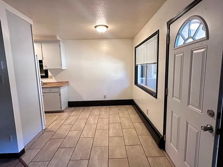 2544 Union St — Photo 2