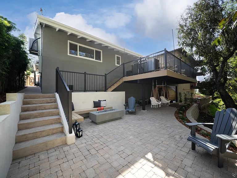 150 Loma Ln — Photo 35