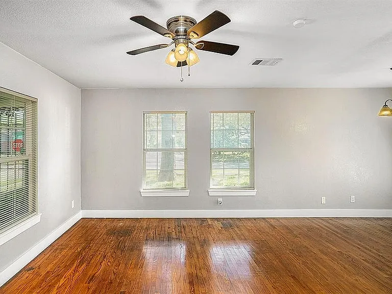 2533 Warren Ave — Photo 23