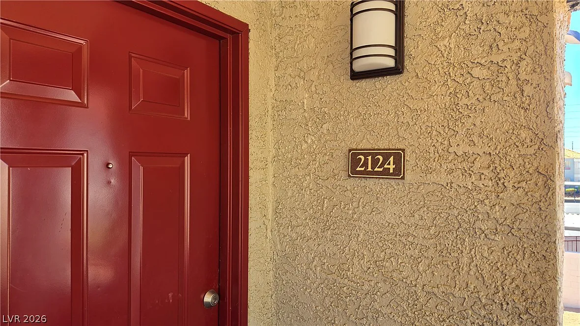 2 bed, 2.0 bath, 998 sqft, $1,427 — Photo 2