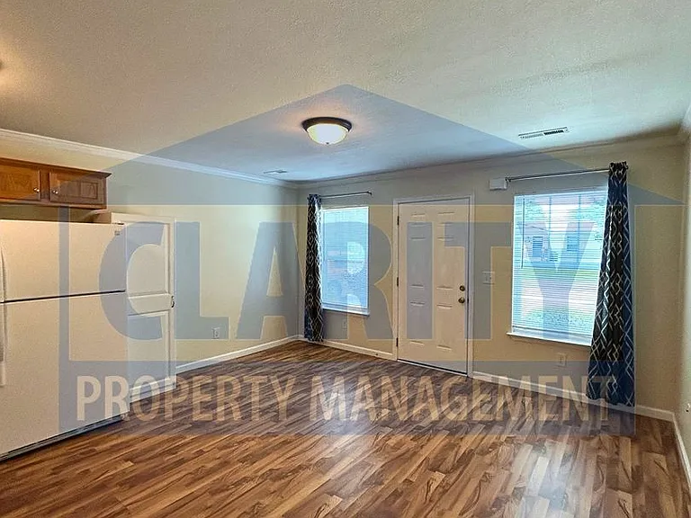 209 Hughes Ave NW — Photo 5