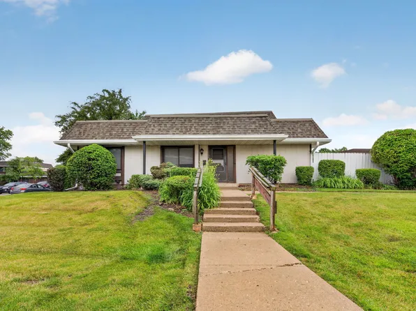 1289 Court E, Hanover Park, IL 60133