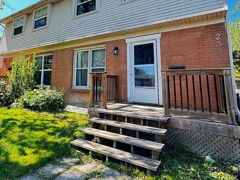 237 Homestead Cres #BASEMENT — Photo 2