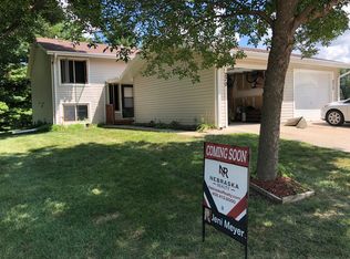 270 Parkside Ln, Lincoln, NE 68521
