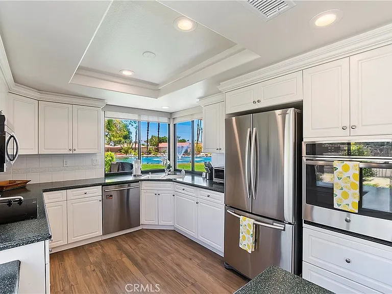 8 Valencia Dr — Photo 10