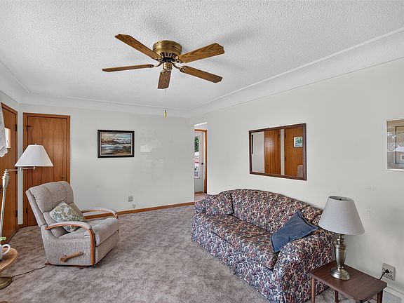 4th image of 940 NE 51st Ave