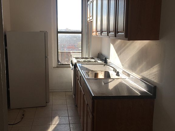 3rd image of 225 Parkside Ave APT 5H