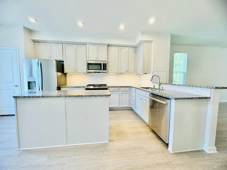 18374 Reaper Hill Ct — Photo 3