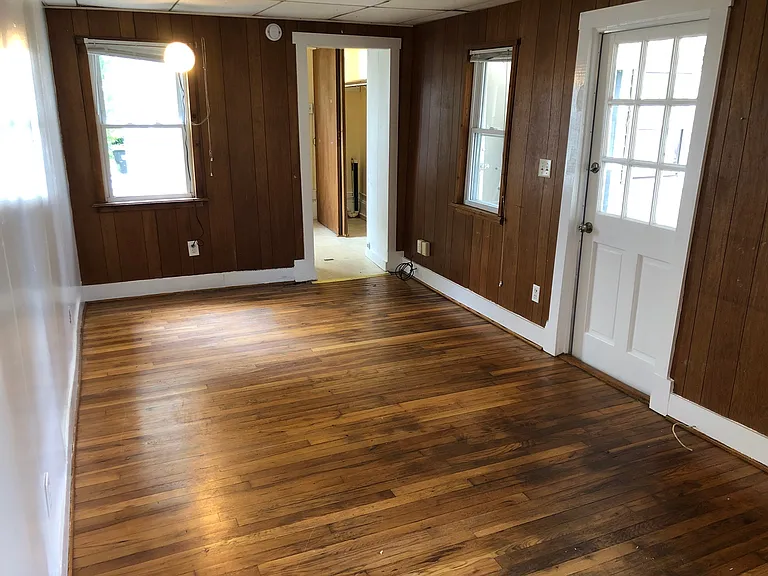 3rd Bedroom, entrance to Kitchen and exit to rear deck