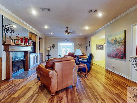 4th image of 6105 Lost Creek Dr