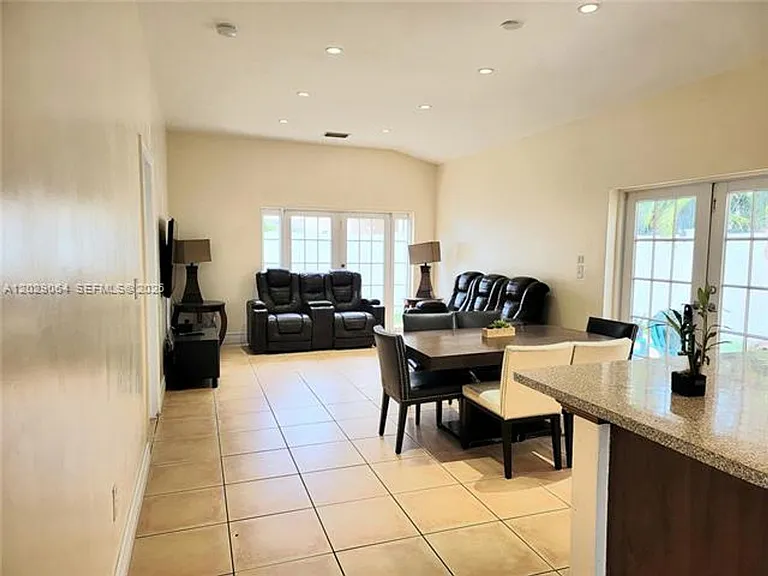 5267 NW 186th Ln — Photo 3