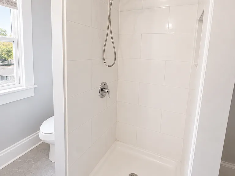 390 E Whittier St — Photo 17