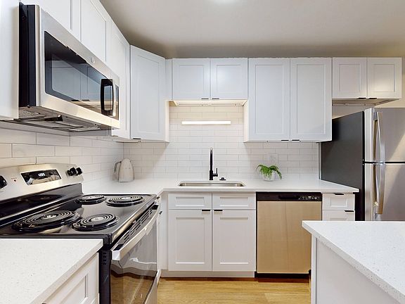 4th image of 3655 S Delaware St #208