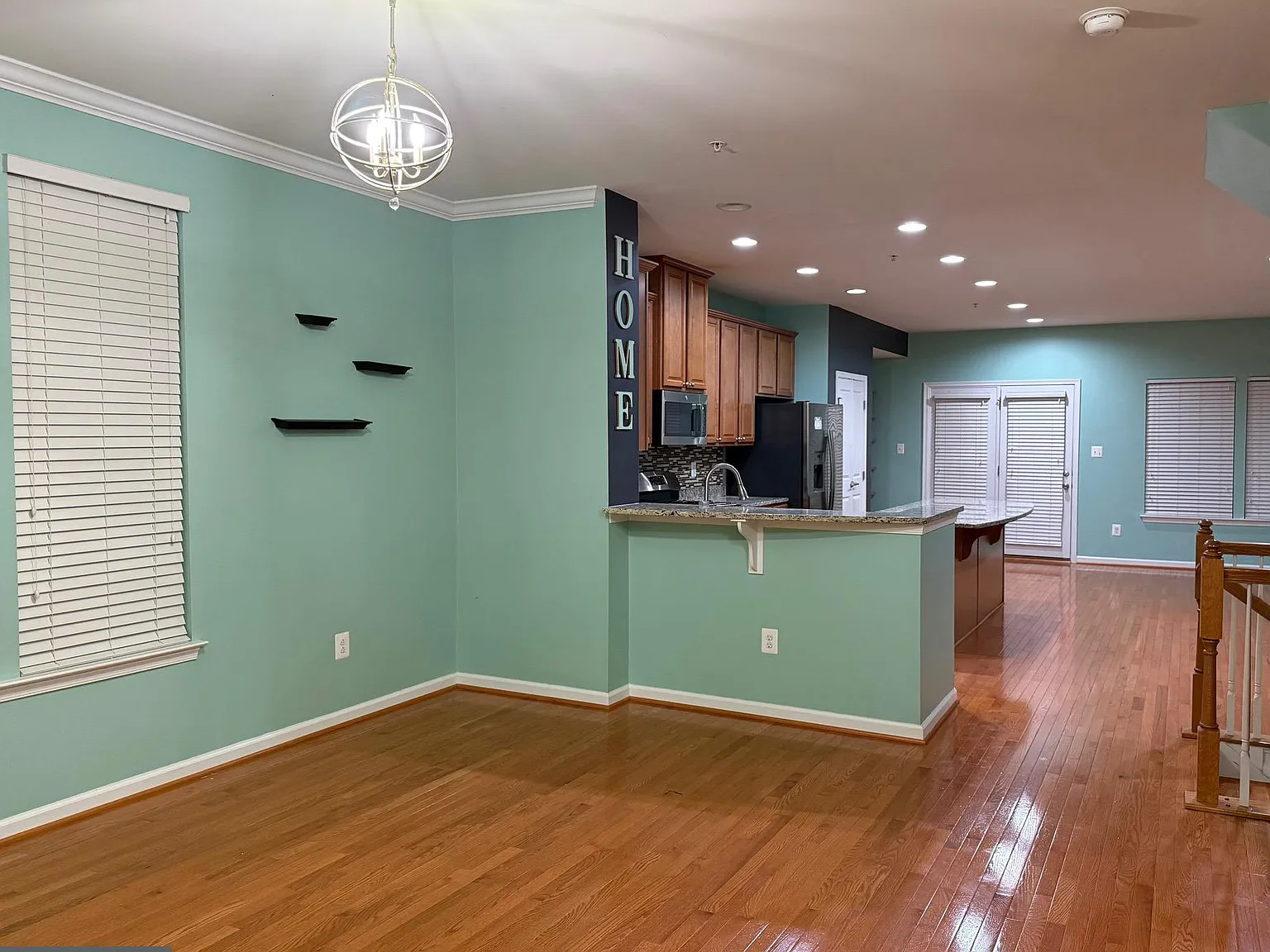 3 bed, 4.0 bath, 2095 sqft, $3,000 — Photo 4