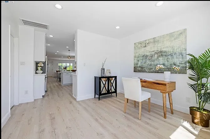 2221 Jefferson Ave — Photo 10