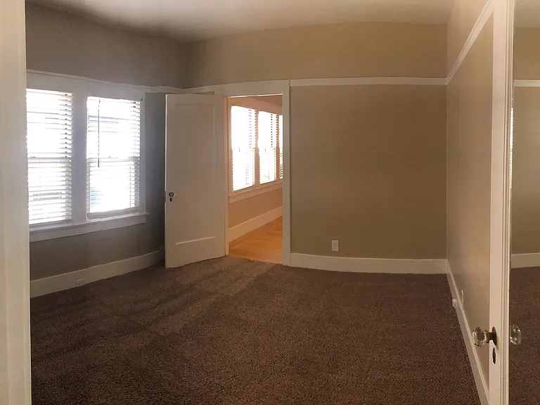 Middle bedroom