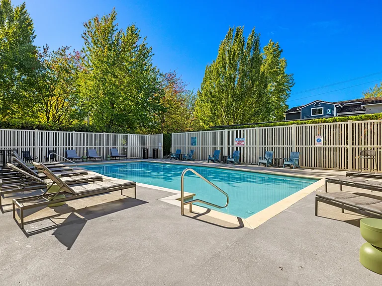 Large Outdoor Pool at 2000 Lake Washington Apartments in Renton, WA 98056