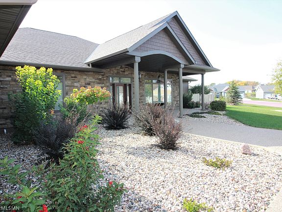 4th image of 221 Rosewood Dr