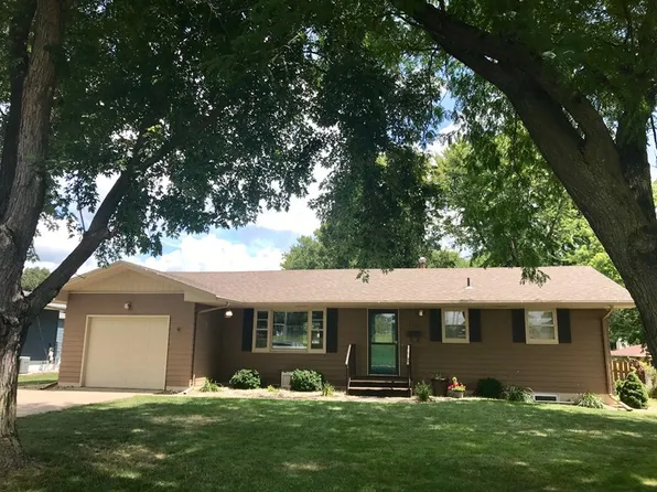 2020 Burleigh St, Yankton, SD 57078