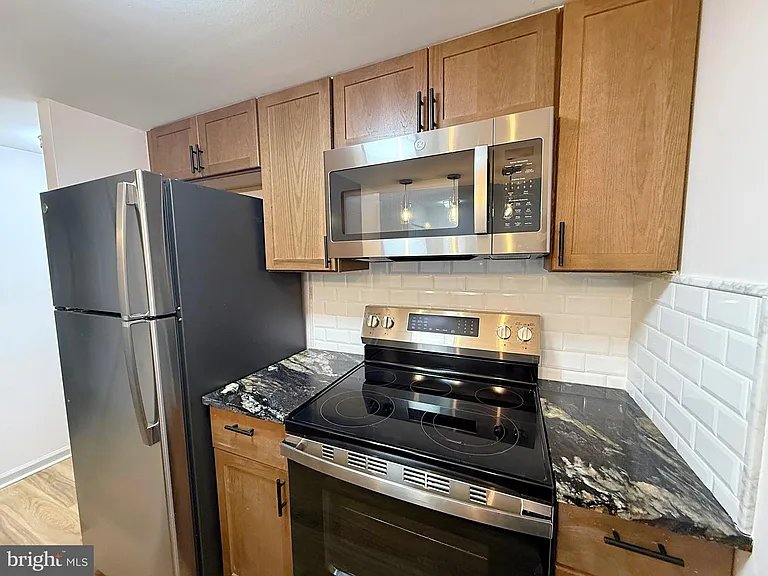 150 Berwick Pl #22A — Photo 6