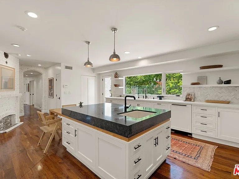 2700 Glendower Ave — Photo 11