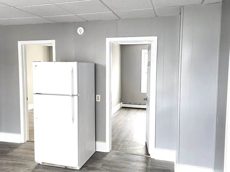22-24 Lawn Ave #2F — Photo 8