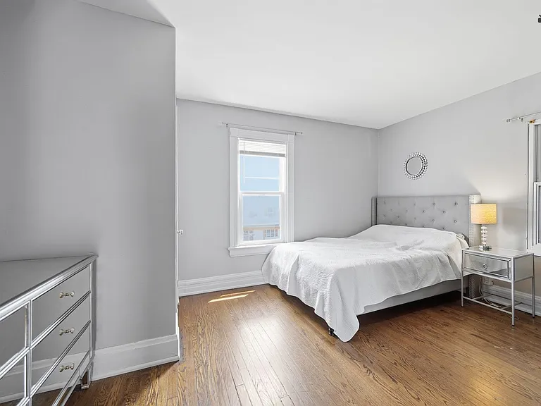 6125 Clephane Ave — Photo 5