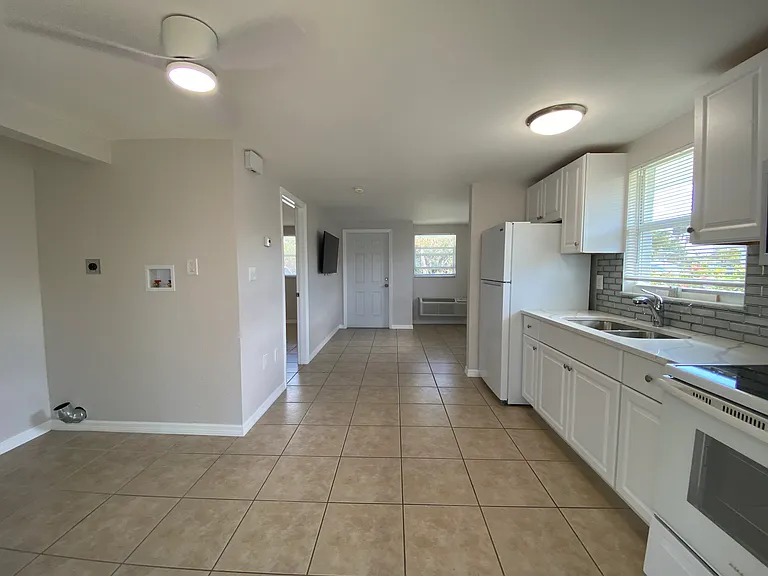 3415 Palm Dr #1 — Photo 15