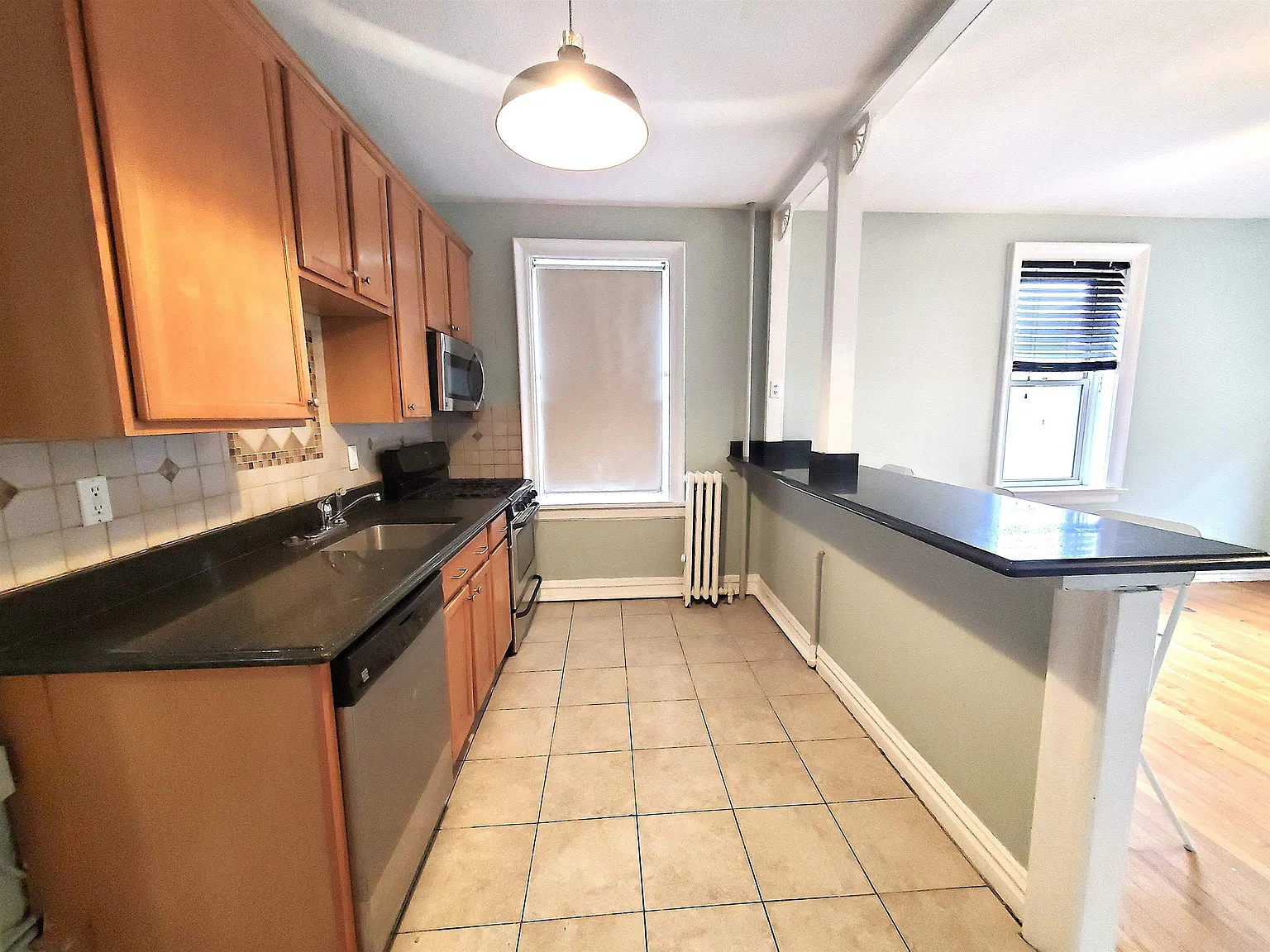 2 bed, 1.0 bath, 900 sqft, $2,350 — Photo 3