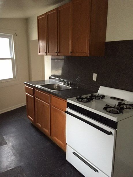2nd image of 1323 Adams Ave