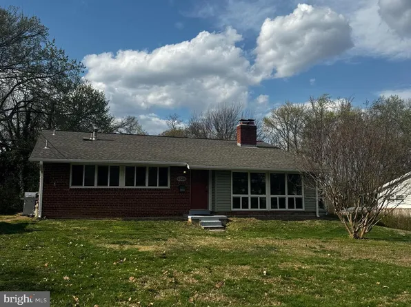 4526 Roundhill Rd, Alexandria, VA 22310