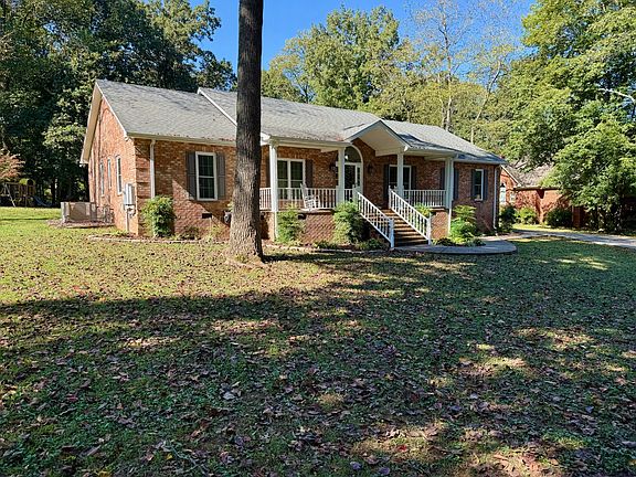 4th image of 320 Spring Valley Dr