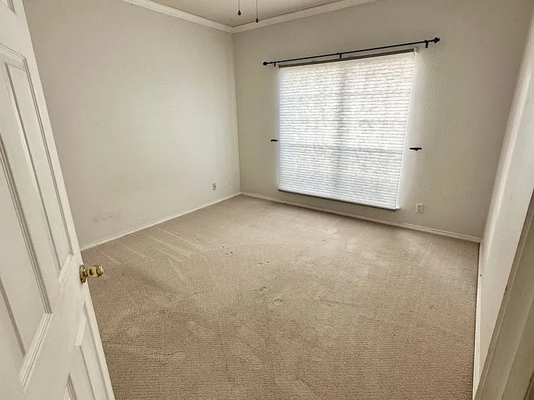 515 N Douglas St W — Photo 25
