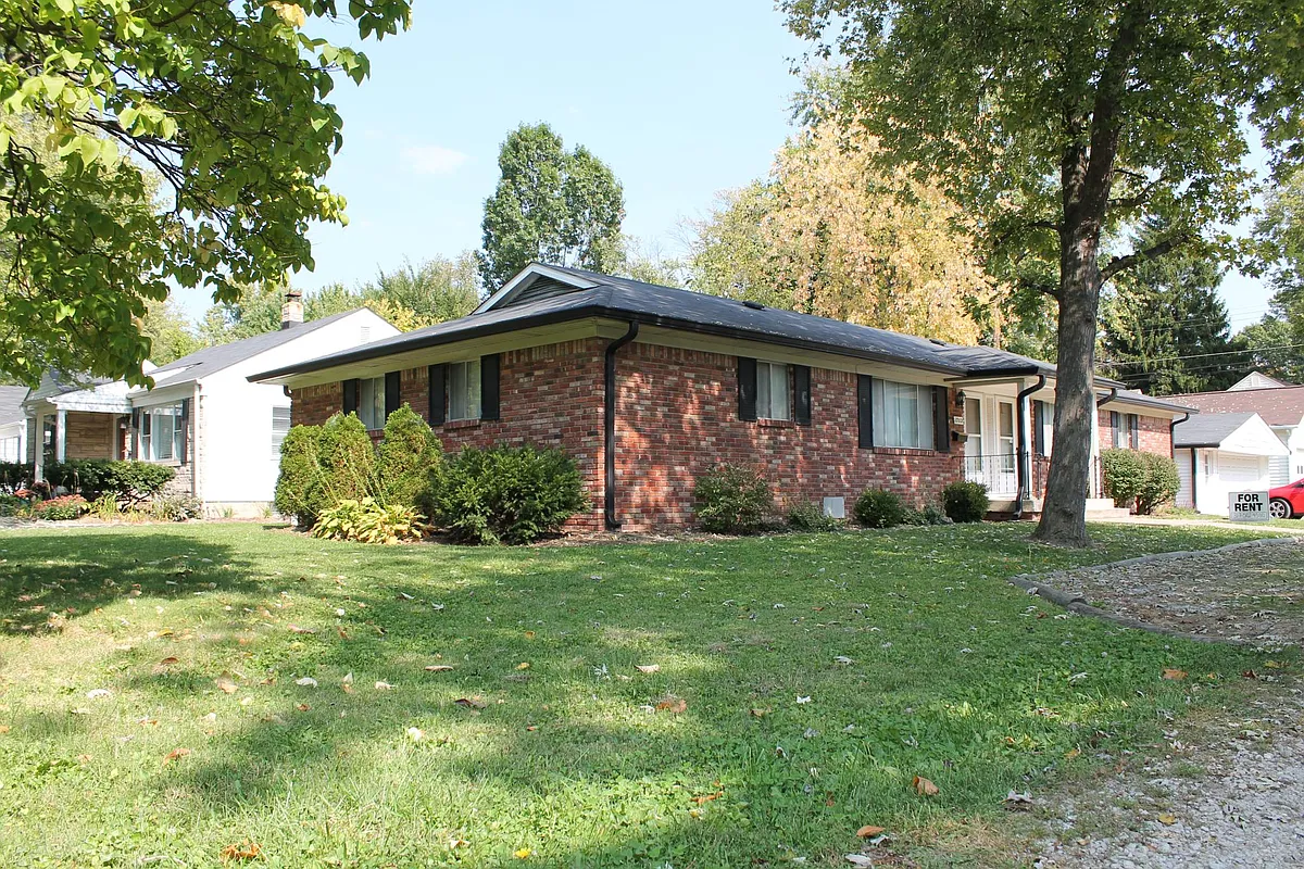 Building Photo - 1702 E Northgate St