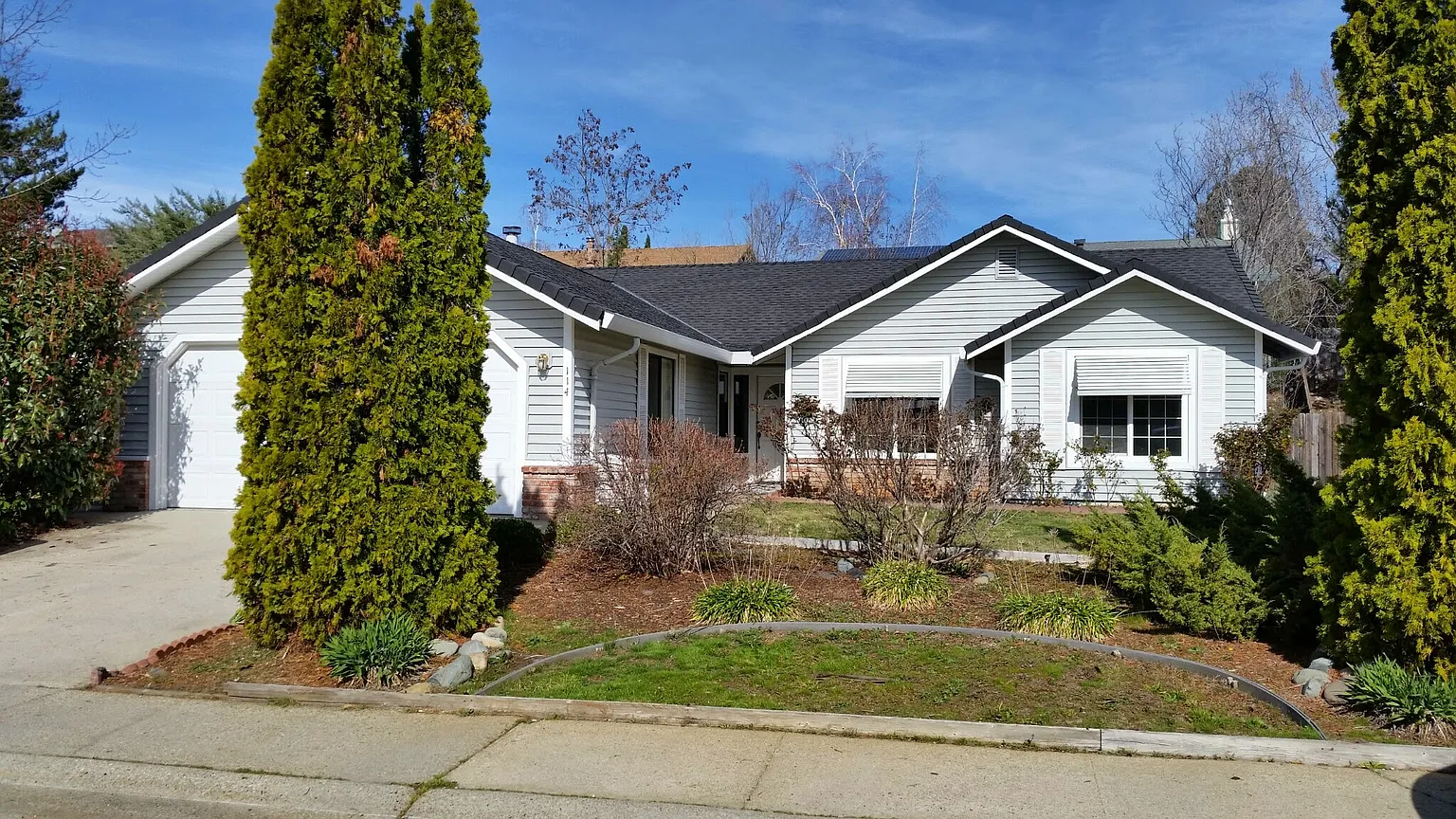 114 Castlemont Dr photo 1