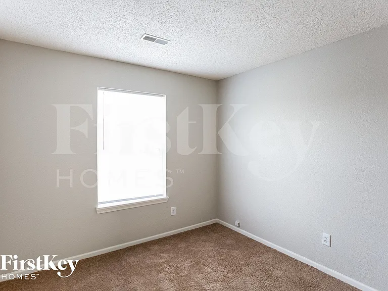 10320 Liverpool Way — Photo 9
