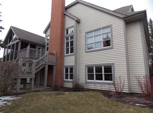 10 Cypress Ct, Lake In The Hills, IL 60156