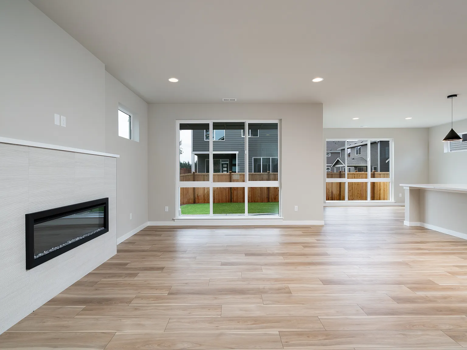 4 bed, 2.5 bath, 2500 sqft, $3,888 — Photo 3