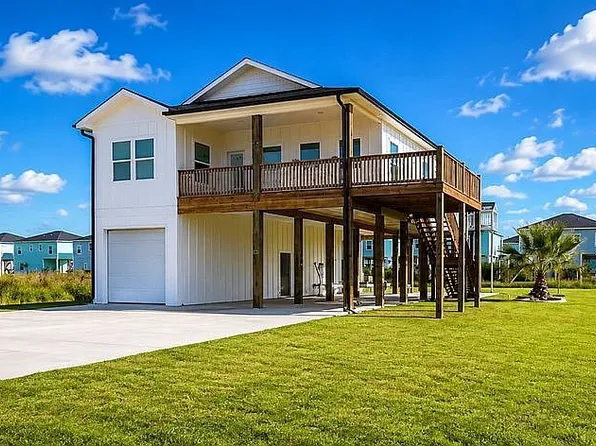 220 Windjammer St, Rockport, TX 78382