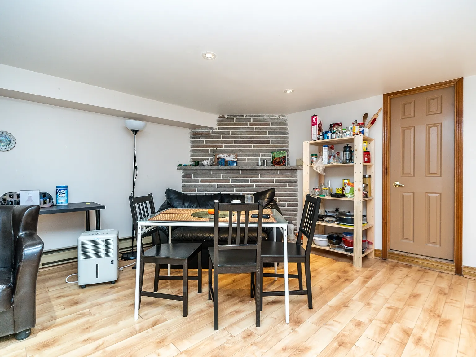 2 bed, 1000 sqft, $2,100 — Photo 2