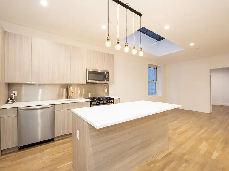 45 Beekman St #2S — Photo 2