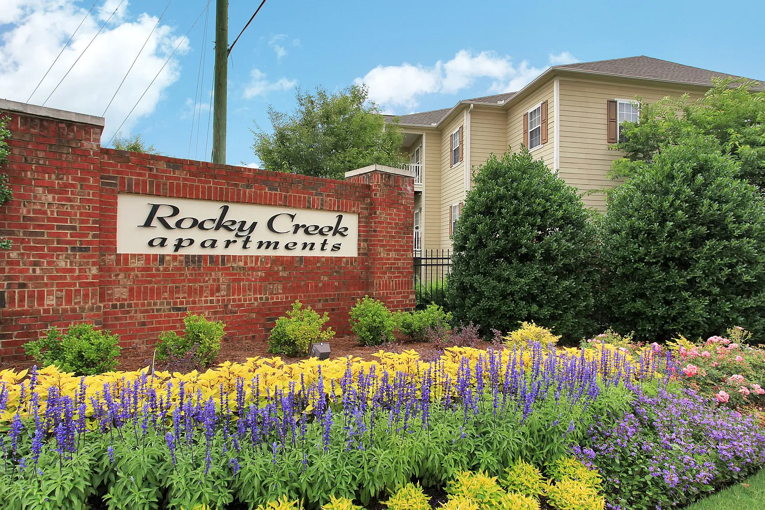 Rocky Creek Apartments — Photo 1