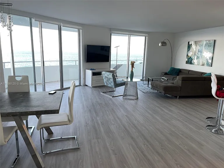 5161 Collins Ave #914 — Photo 10